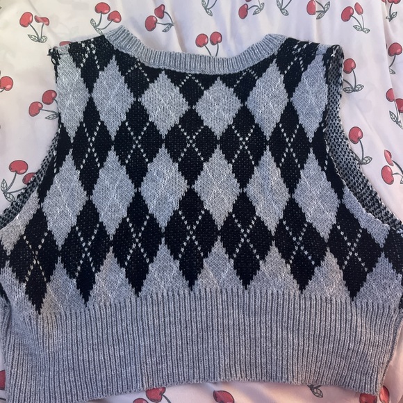 Gray and Black Argyle Knit Vest - Picture 1 of 2